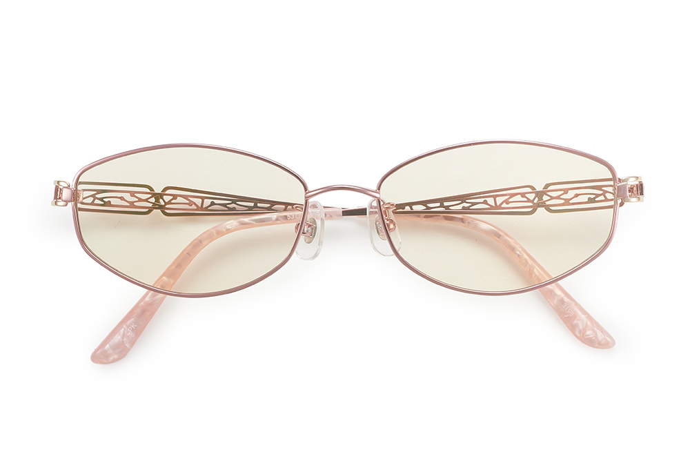 サングラス、目を守る紫外線ブルーライト、近赤外線もカット。有害光線防止長時間掛けても目にやさしいサングラス。白内障予防女性におすすめのチタン製老眼鏡サングラスです。｜IRisee-3198